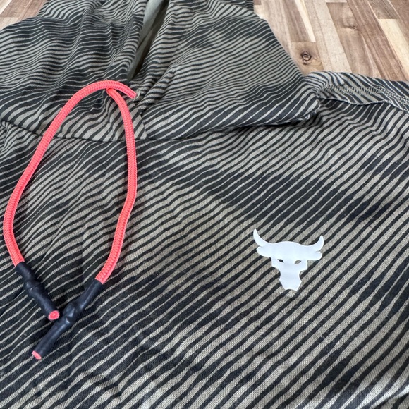 Women’s Gray Hooded Sleeveless Poncho with Pink Drawstring - Picture 2 of 5